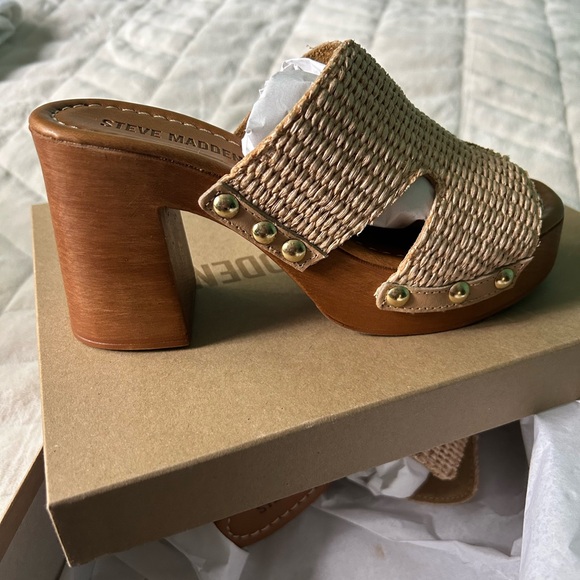 Steve Madden Shoes - Steve Madden Sunkissed Raffia- brand new condition